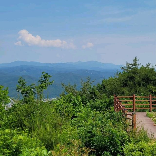 Cozy Trails & Calm Views