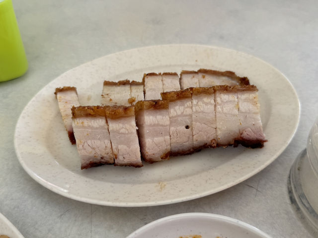 🔥 Hidden Roast Meat Gem in Penang – Weng Kei Wantan Mee 荣記茶餐室