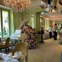 【フランス】 LADUREE シャンゼリゼ通り店 ブランチビュッフェ
