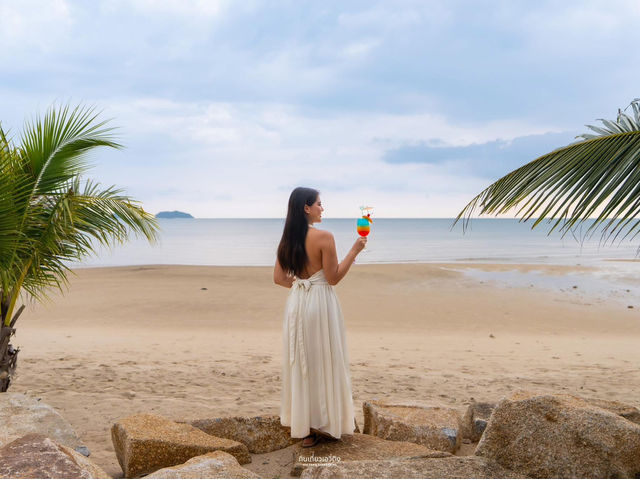รีสอร์ทติดหาดคลองพร้าว หนึ่งในหาดที่สวยที่สุด 
