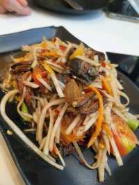  เหม็ง แซ่บนัว – แฟชั่นไอส์แลนด์