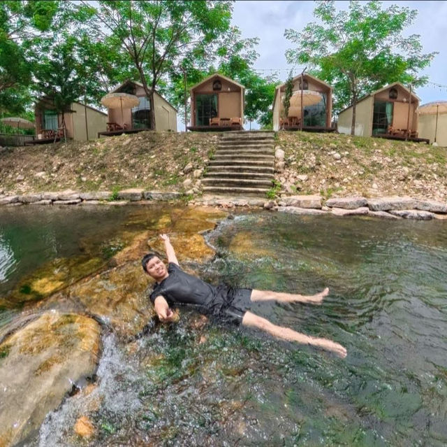 ที่พักเปิดใหม่สระบุรี สไตล์มินิมอล ติดลำธาร
