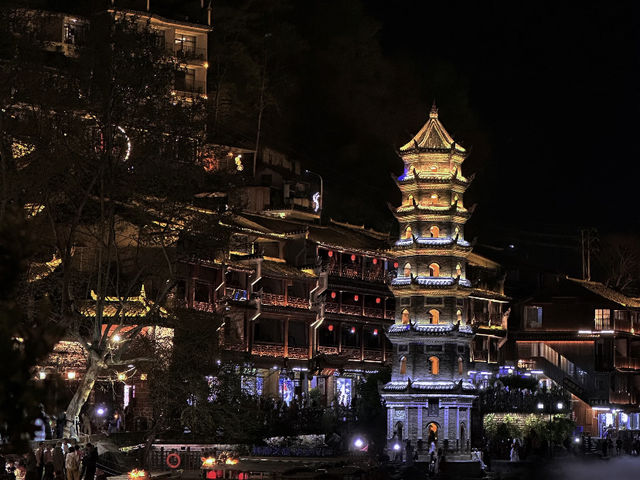 Fenghuang Ancient City: Stepping into Shen Congwen's Ink Wash Jianghu! 🎨🏮