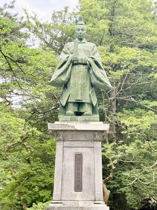Senshu Park: Hirosaki's Secret Samurai Stroll (With Bonus Cherry Blossom Drama)🏯🌸