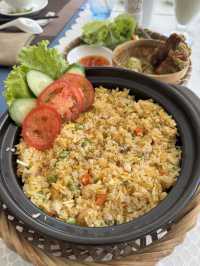 Dining with a View: Huong Bien's Seaside Charm