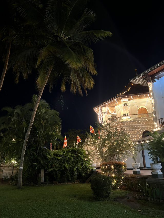 🕊️🇱🇰 Temple of the Sacred Tooth – Sri Lanka’s Holiest Site
