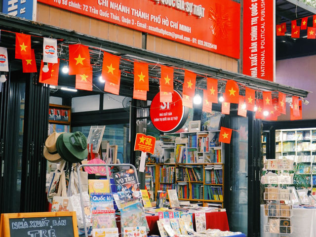 ถนนหนังสือกลางเมืองโฮจิมินห์ – สวรรค์ของนักอ่าน