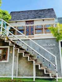 Sea Calm Cafe Phuket (ร้านสีคราม): คาเฟ่สไตล์ยุโรป