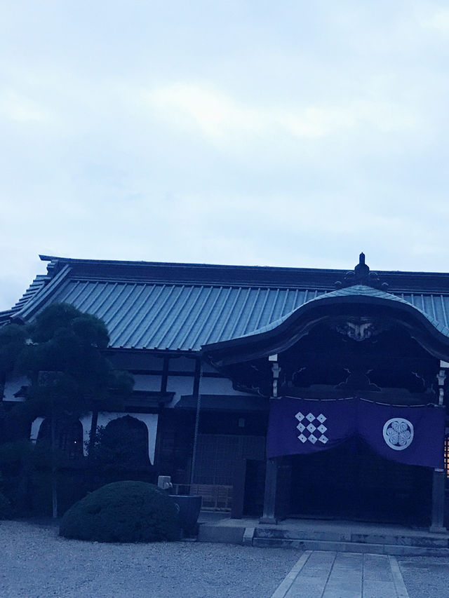 【東京　護国寺、音羽　夕暮れの風に吹かれて講談社と護国寺をジョグ散歩】