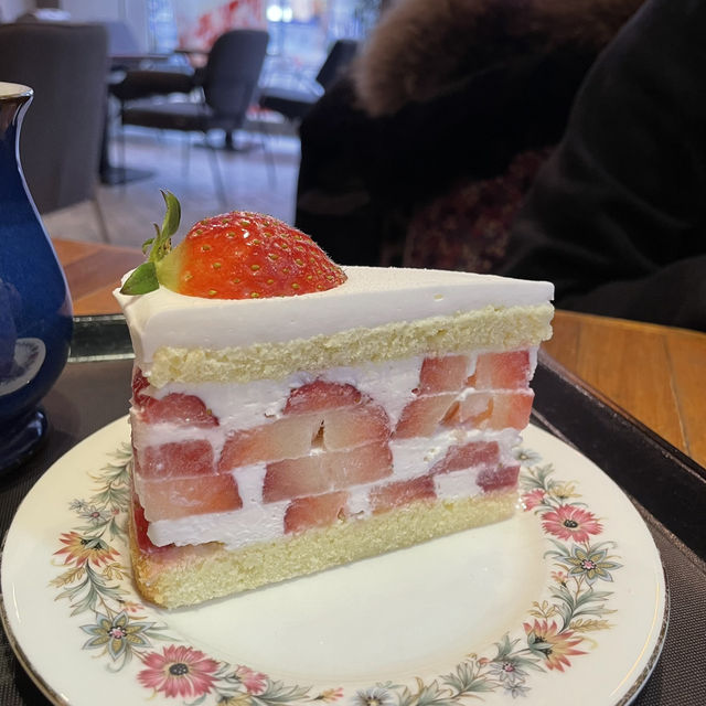 맛있는 딸기케이크가 당길 때 <커피명가>