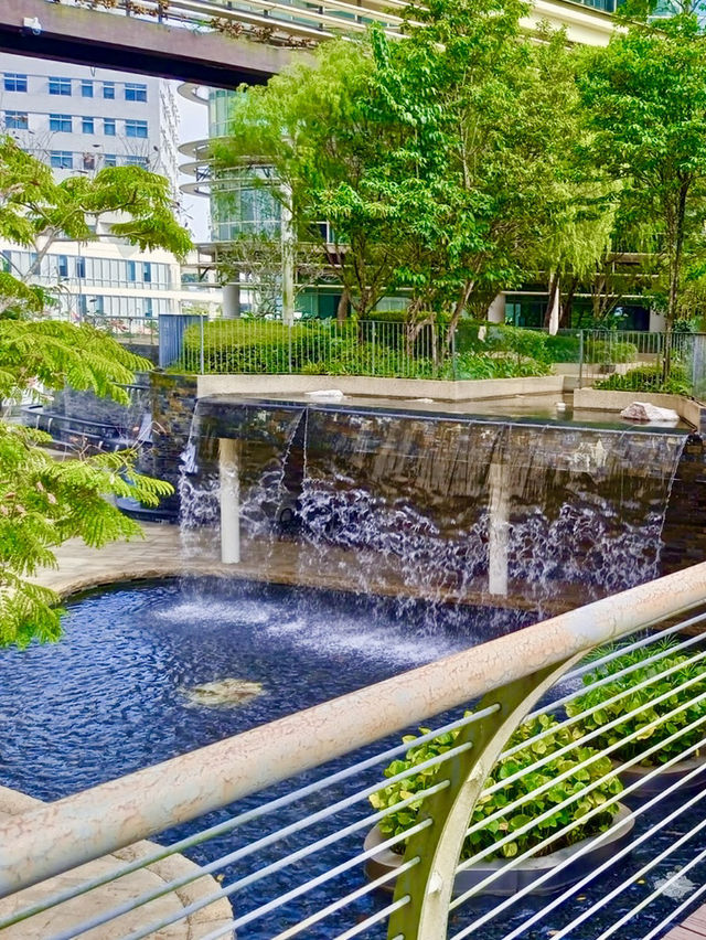 🌟 Chic Comfort, Prime Location: Somerset Medini Delivers Serenity