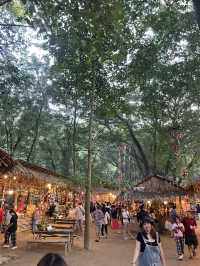 Oh Poi Market — a charming weekend market in Suan Phueng, Ratchaburi | ตักบาตรริมน้ำ จิบกาแฟ ฟังเสียงลำธาร ที่“โอ๊ะป่อย” 