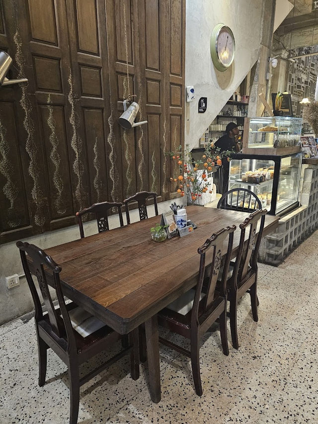 Leaf & Co. Cafe , Nostalgia and Nasi Lemak in Chinatown KL