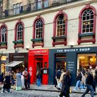 🎨 Cobblestones & Curiosities: Wandering Victoria Street, Edinburgh 