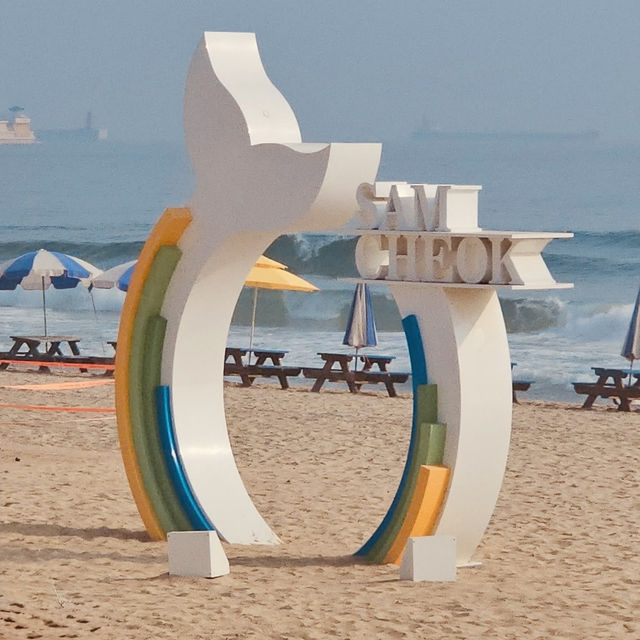 Samcheok Beach: Gangwon’s Hidden Coastal Gem – A Solo Traveler’s Seaside Escape"** 🌊🏖️