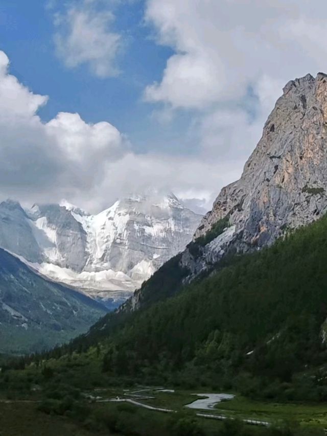 Where Heaven Touches Earth – Tibet’s Lost Kingdom in Sichuan’s Wild West