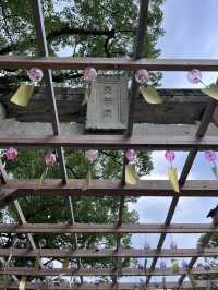 Guide to be able to take pictures of Dazaifu Shrine without the crowd!
