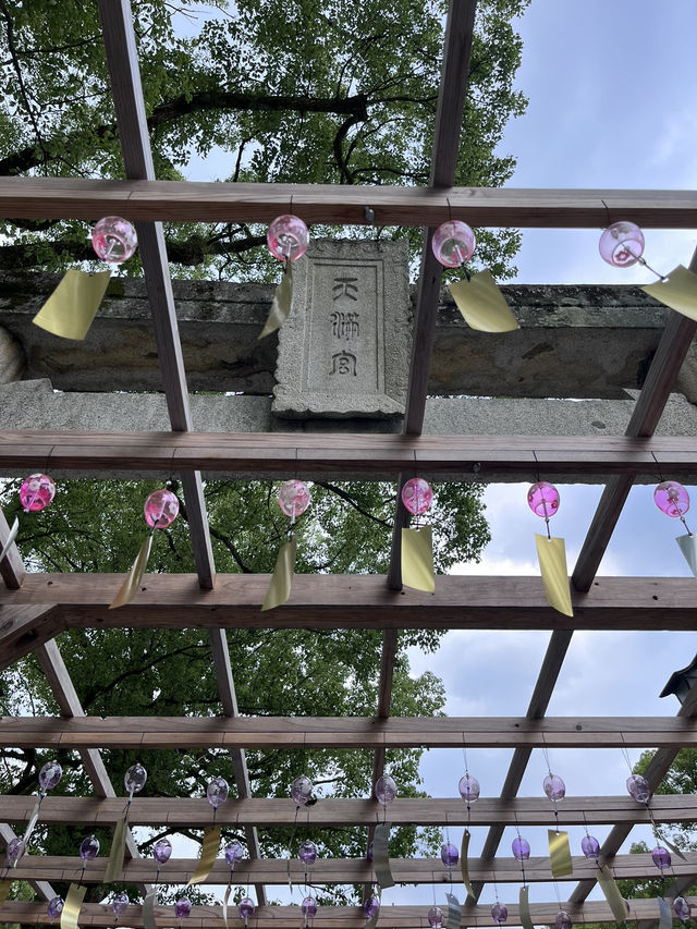 Guide to be able to take pictures of Dazaifu Shrine without the crowd!