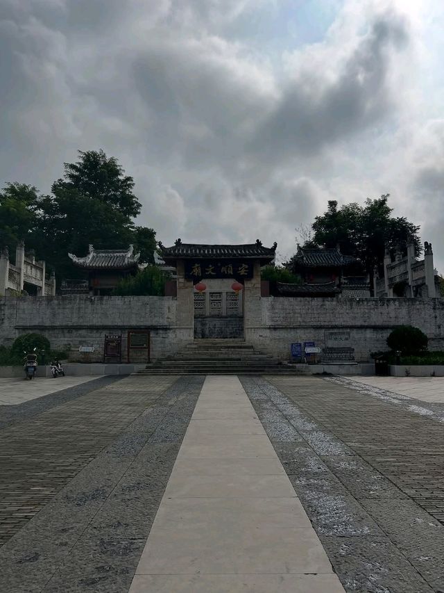 Anshun City Walks Are Chill with a Side of Surprise