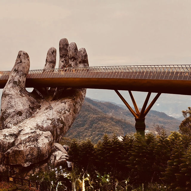 🌉✨ *Golden Bridge (Cầu Vàng): Vietnam’s Giant Hands Holding a Gilded Pathway* 🏞️🌿