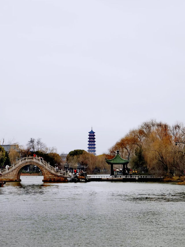 Slender West Lake – A Scenic Stroll Through Jiangnan Charm