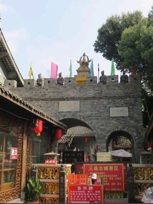 Huanglongxi Ancient Town มีอายุมากกว่า 1,700 ปี