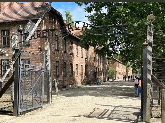 【人類の記憶に刻まれた場所】アウシュヴィッツ=ビルケナウ強制収容所🕯️🚷 【人類の記憶に刻まれた場所】アウシュヴィッツ=ビルケナウ強制収容所🕯️🚷