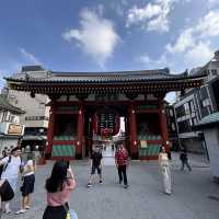 The Thunderous Welcome: Kaminarimon Gate at Sensō-ji 🎇