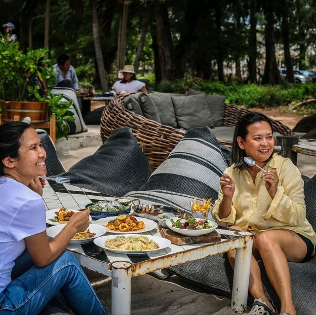 Cave Beach Club คาเฟ่ ชิลริมหาดพัทยา