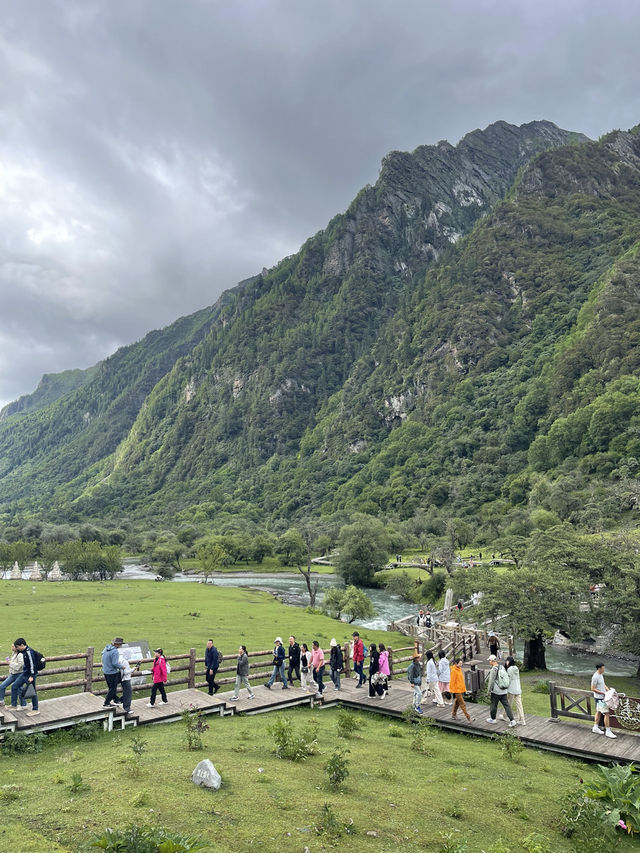 Cloudy Peaks Dream⛰️