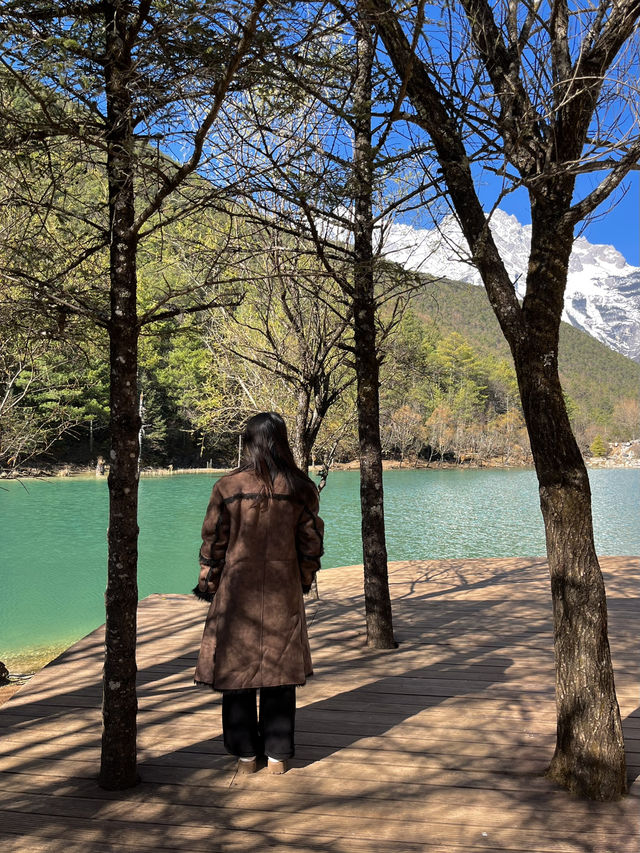 Blue Moon Valley : Turquoise Water & Snow Peaks!