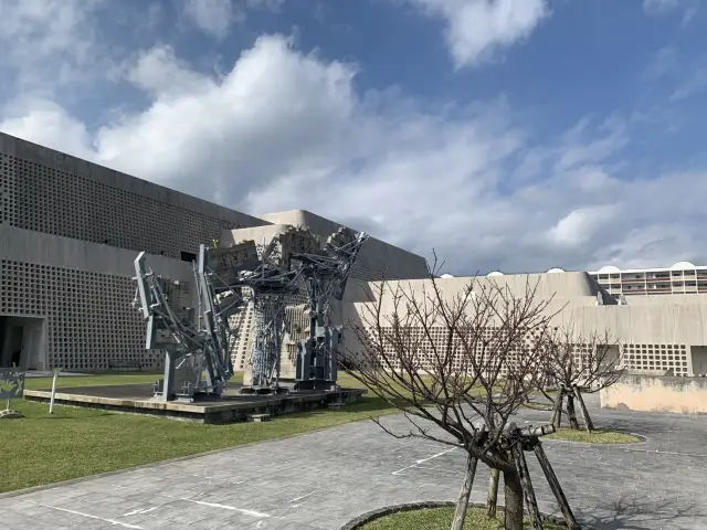 沖繩縣立美術館，南國陽光與藝術交匯的空間。