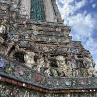 📍泰國曼谷|鄭王廟☀️ 陽光替寺上了一層金