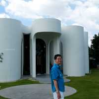 Inside Bangkok’s Most Sculptural Café: Curvy Dining