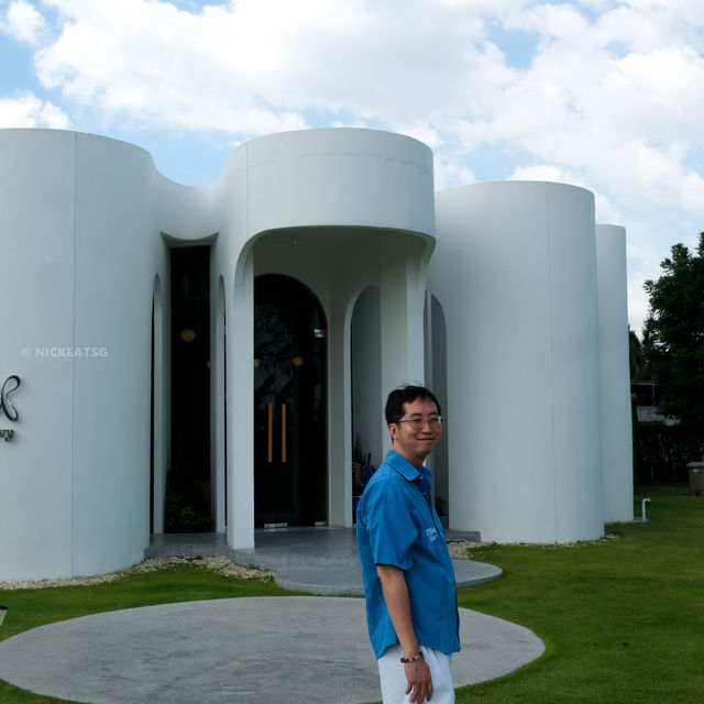 Inside Bangkok’s Most Sculptural Café: Curvy Dining