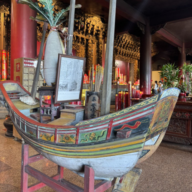 新北∣乾華新十八王公廟 ∣ 台灣忠犬小八。 | Trip.com 新北市