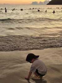 가족들이 사랑할 수밖에 없는 푸켓의 조용한 해변