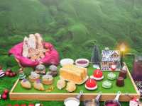 Ornaments with a View: Where Island Breezes Meet Festive Flair 