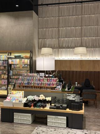 🧸잡화류 구경과 함께 독서하며 대화하기 좋은 경기도 의왕 분위기 좋은 북카페 데이트❣️