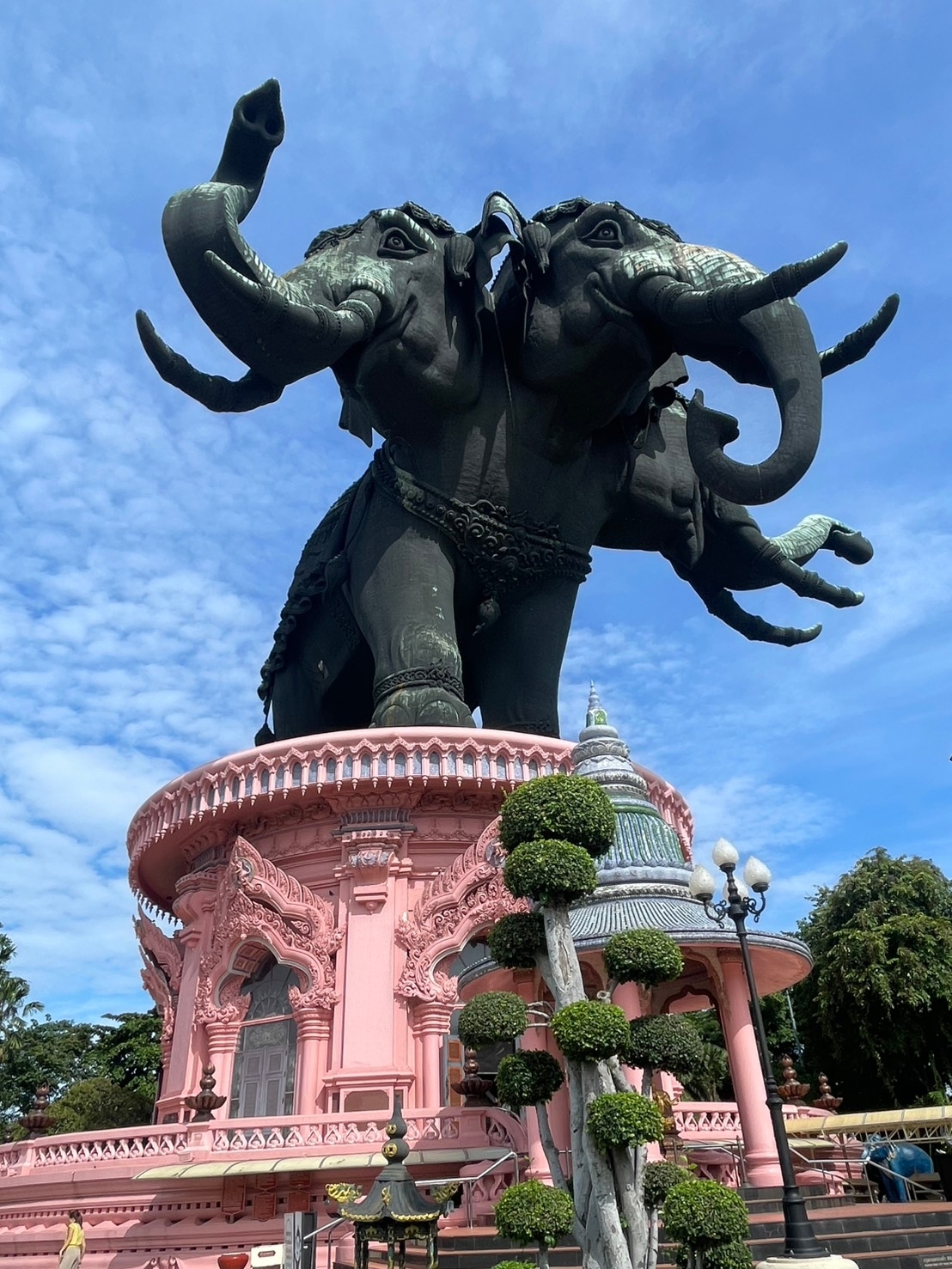 Soul-Stirring Eastern Aesthetics | A 16-Story Bronze Giant Elephant! The Erawan Museum in Bangkok: A Magical Dialogue Between Earth and Heaven