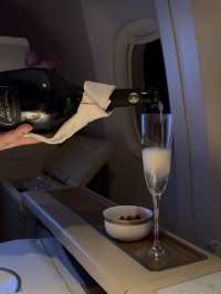 🇹🇭✈️ FIRST CLASS การบินไทย 6 ชั่วโมง กรุงเทพฯ → โอซากา ราคา 80,000 บาท กินอะไรบ้าง?