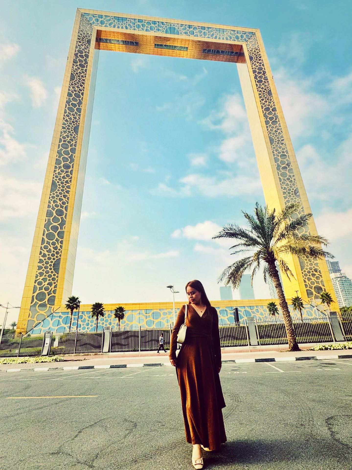 Framing Dubai: Finding the PERFECT Angle at Dubai Frame! 🇦🇪🖼️
