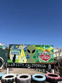 🌵アメリカ最後の自由地？🇺🇸【スラブ・シティ（Slab City）】とは