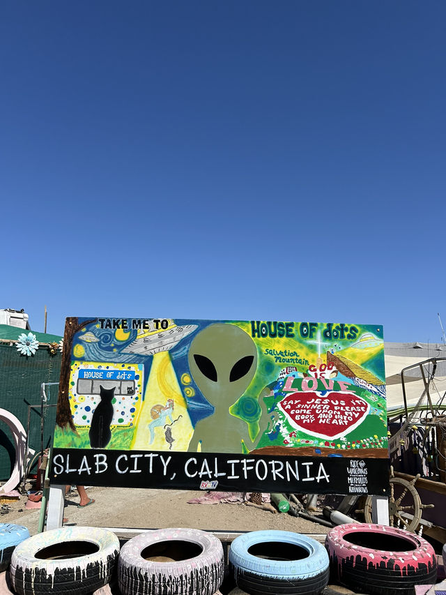 🌵アメリカ最後の自由地？🇺🇸【スラブ・シティ（Slab City）】とは