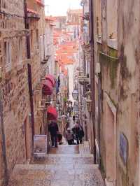 Dubrovnik : a beautiful medieval town 