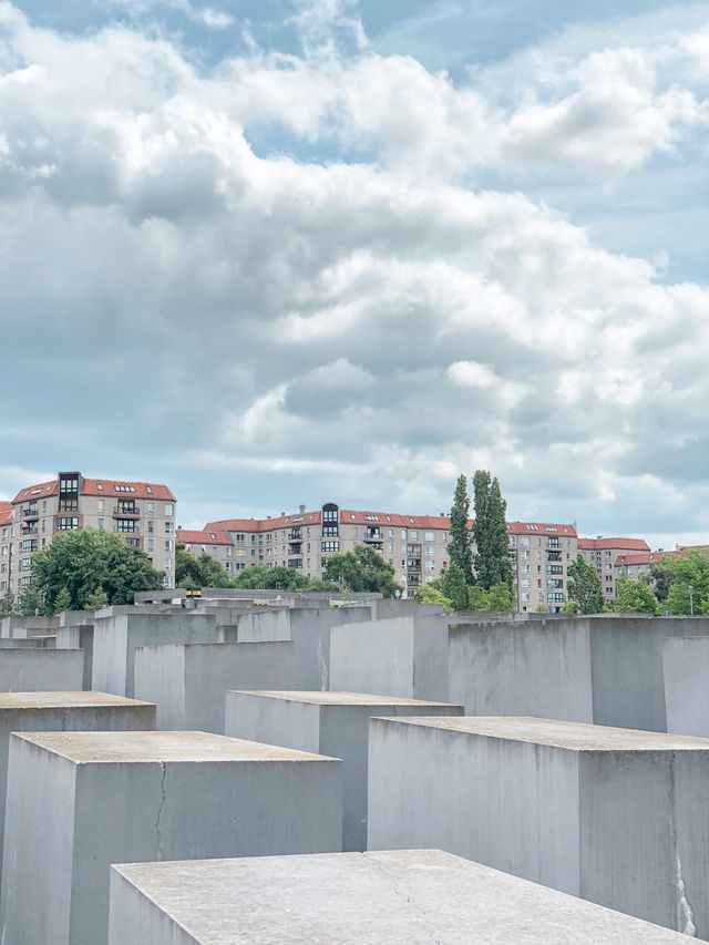 역사를 잊지 않는 민족, 베를린 유대인 학살 추모비