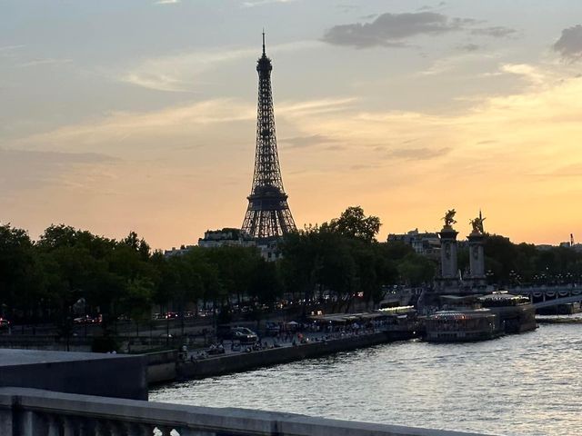 Eiffel Tower Paris 😍
