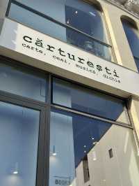 부쿠레슈티내 예쁜 서점: Cărturești Carusel