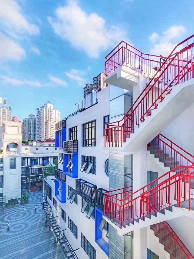 Bright colors in Shanghai Yejiazhai Rd