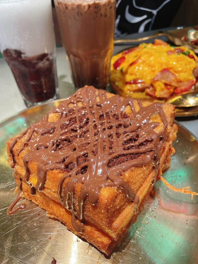 60年代香港龍鳳牆冰室✨🪩必食沙嗲牛肉麵